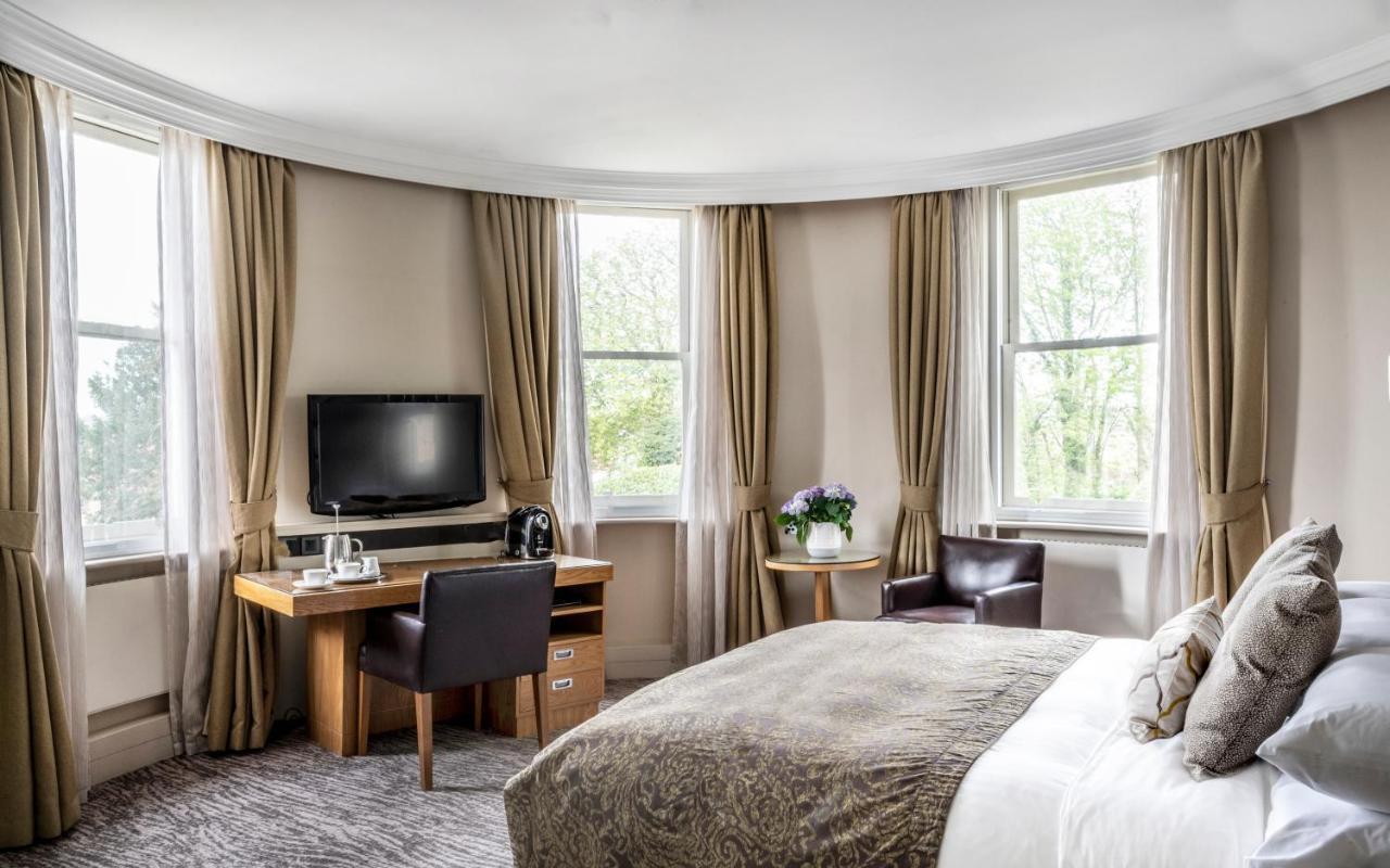 Woodlands Park Hotel Cobham  Exterior foto